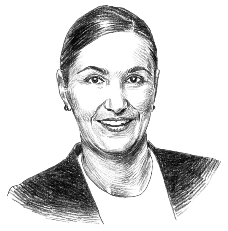 Schwarz-weiße, gezeichnete Porträtillustration einer lächelnden Frau in frontalem Blick, mit zusammengebundenem Haar und schlichtem Oberteil.