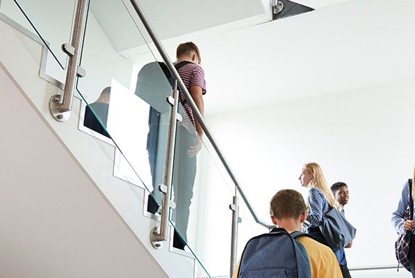 Menschen auf eine Treppe