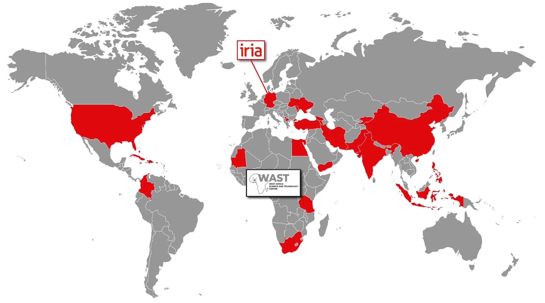 Weltkarte in grauen Farbtönen, auf der zahlreiche Länder in Rot hervorgehoben sind. Die roten Länder markieren internationale Partnerregionen. Ein Markierungsfeld mit der Aufschrift „iria“ zeigt auf Deutschland, ein weiteres Feld mit der Aufschrift „WAST – West Africa Science and Technology Center“ ist über Westafrika platziert.