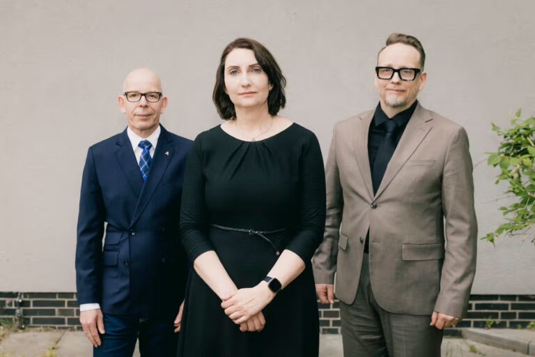 Die neue Hochschulleitung der Akkon Hochschule (v. l. n. r.): Prof. Dr. Andreas M. Bock (Präsident), Andrea Ferber (Geschäftsführerin) und Matthias Haenisch (Kanzler).